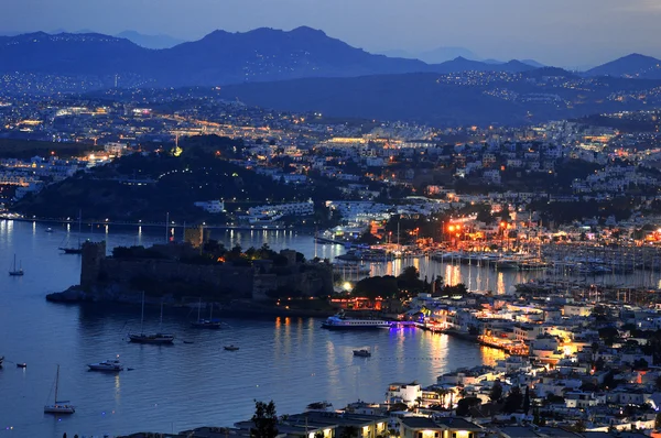 Vista do porto de Bodrum à noite. Riviera turca — Fotografia de Stock