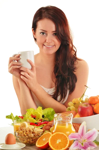 Mujer joven desayunando. Dieta equilibrada —  Fotos de Stock