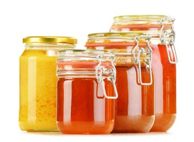 kavanoz bal üzerine beyaz izole ile kompozisyon