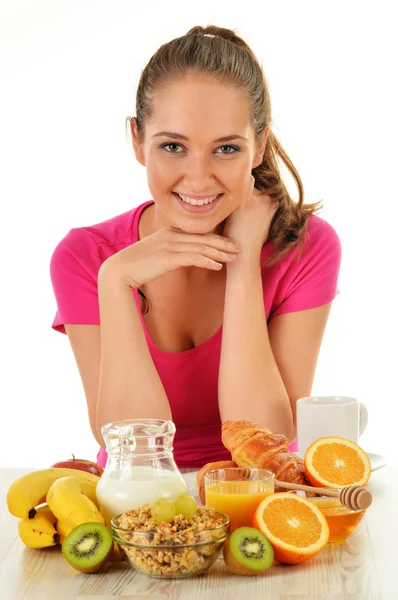 Une jeune femme qui prend son petit déjeuner. Régime alimentaire équilibré — Photo