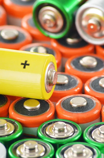 Sammansättning med alkaliska batterier. Kemiskt avfall — Stockfoto