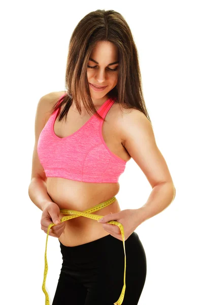 年轻女子测量自己。体重减轻 — 图库照片
