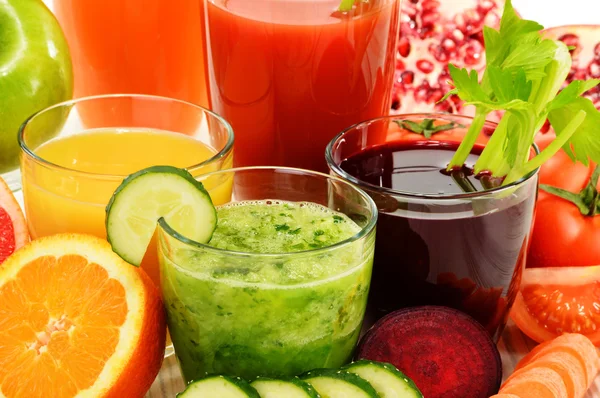 Glasses with fresh organic vegetable and fruit juices — Stock Photo, Image