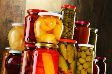 Kavanoz turşu sebze, meyve kompostolar ve izole sıkışmaları 