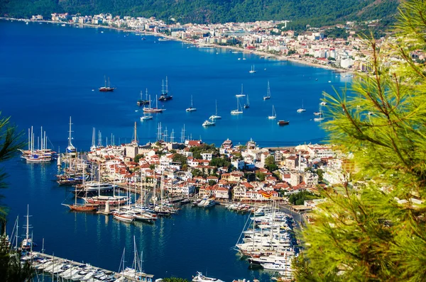 Weergave van marmaris harbor aan Turkse Rivièra. — Stockfoto