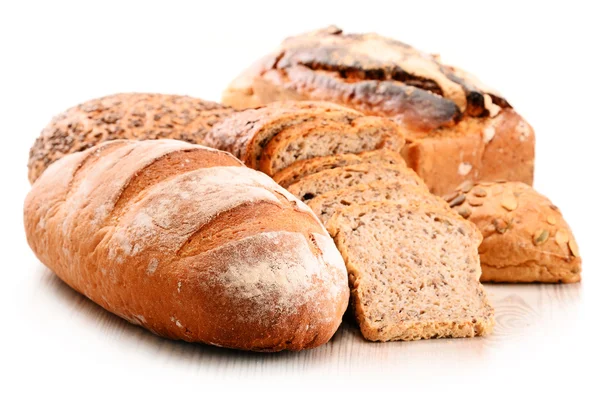 Samenstelling met verscheidenheid van bakken producten geïsoleerd op wit — Stockfoto