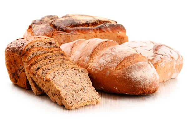 Composition avec une variété de produits de boulangerie isolés sur blanc — Photo