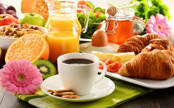 Composición con desayuno en la mesa. Dieta equilibrada . — Foto de Stock