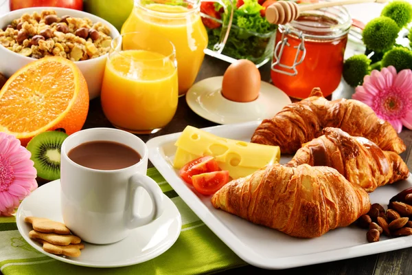 Σύνθεση με πρωινό στο τραπέζι. Balnced διατροφή. — Φωτογραφία Αρχείου