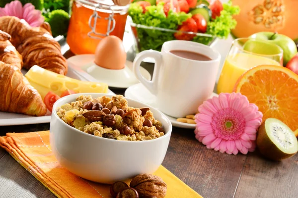 Composição com café da manhã na mesa. Dieta balanceada . — Fotografia de Stock