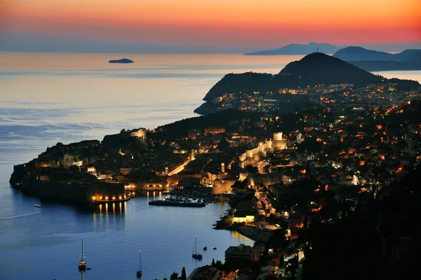 A légi felvétel a Dubrovnik, Horvátország-éjszaka — Stock Fotó