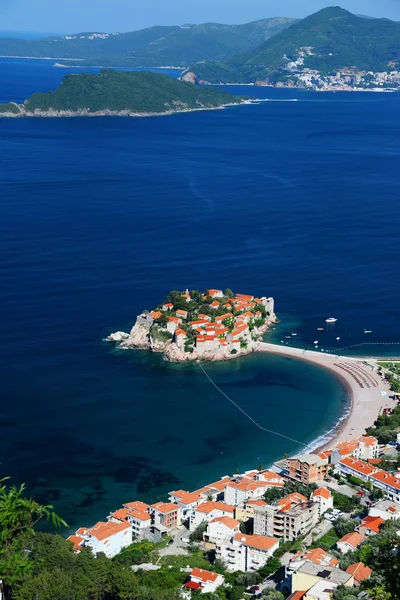 Sveti Stefan eiland in de buurt van de stad van Budva, Montenegro — Stockfoto