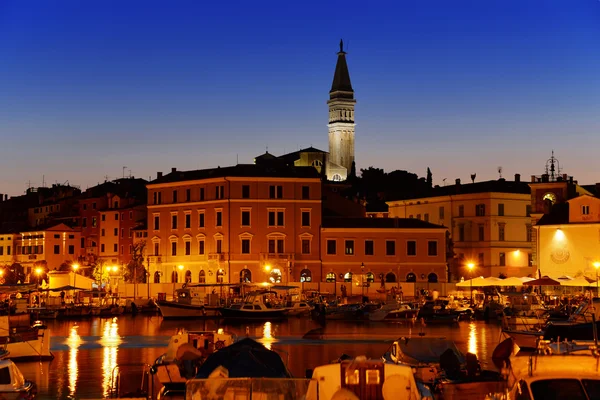 Oude stad van Rovinj op schiereiland in Istrië, Kroatië — Stockfoto