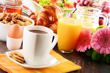 Masada kahvaltı ile kompozisyon. Balnced diyet.