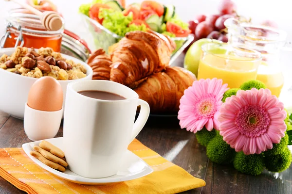 Samenstelling met ontbijt op de tafel. Balnced dieet. — Stockfoto