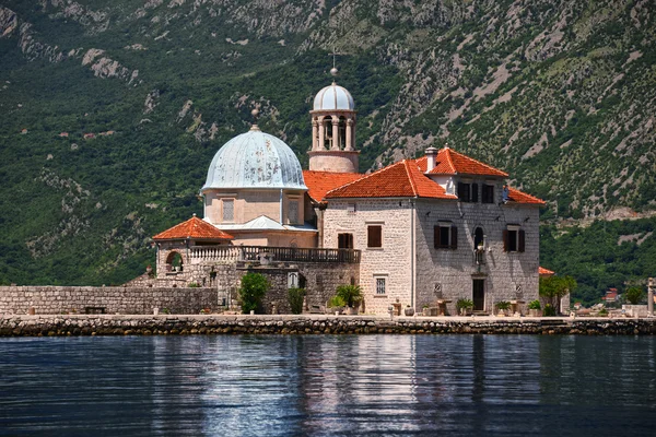 Our Lady of the Rocks, Montenegróban a Kotori-öbölben — Stock Fotó