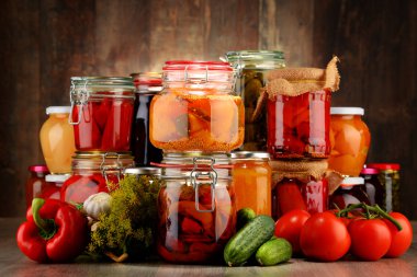 Kavanoz turşu sebze ve meyve kompostolar