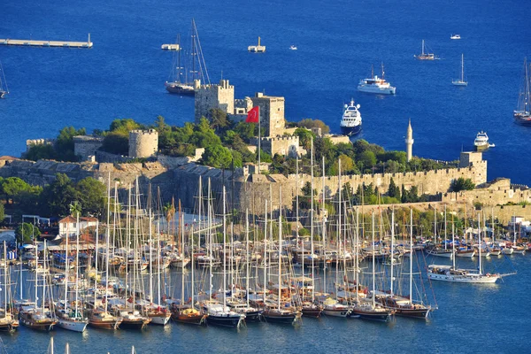 Вид на гавань Бодрума и замок Святого Петра — стоковое фото