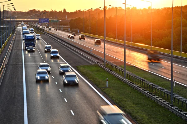 Czterech pasa kontrolowany dostęp do autostrady w Polsce — Zdjęcie stockowe