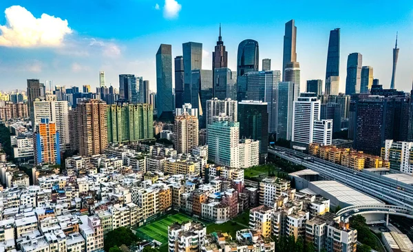 Guangzhou, Çin - 11 Ocak 2025 Guangzhou şehir merkezi ya da Canton, Guangdong eyaleti, Çin