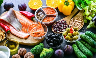 Akdeniz diyetini temsil eden gıda ürünleri.