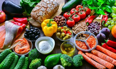 Akdeniz diyetini temsil eden gıda ürünleri.