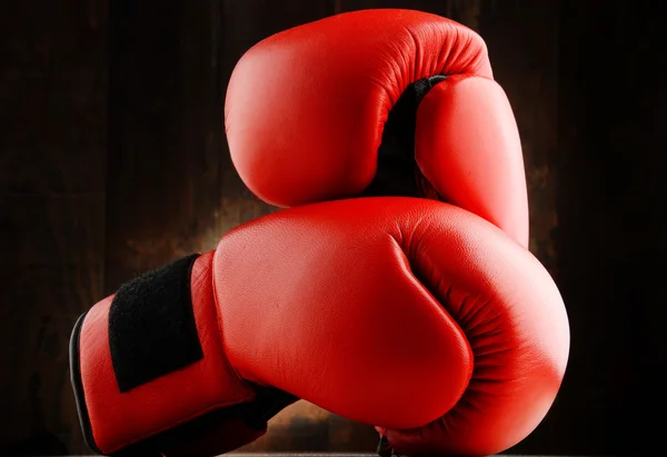 Pair of red leather boxing gloves — Stock Photo, Image