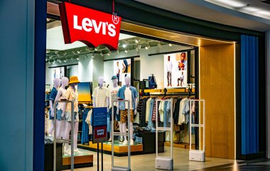 PHUKET, THAILAND - 22 Mayıs 2025: Levi 's store in Pkuket, Tayland