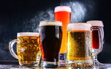 Gözlük ile farklı tür-in bira.