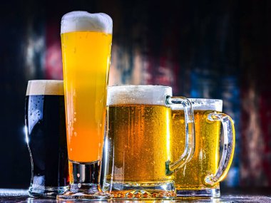 Gözlük ile farklı tür-in bira.