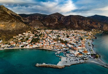 Yunanistan 'ın Laconia kentindeki Monemvasia kentinin havadan görünüşü.