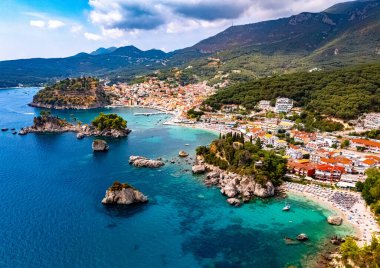 Yunanistan 'ın Epirus kentindeki Preveza bölgesindeki Parga' nın hava manzarası.