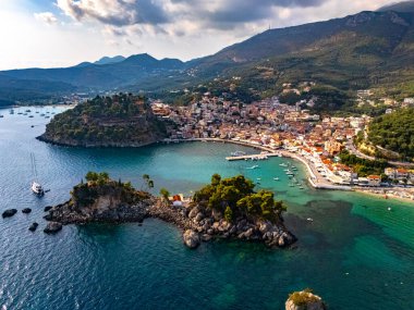 Yunanistan 'ın Epirus kentindeki Preveza bölgesindeki Parga' nın hava manzarası.