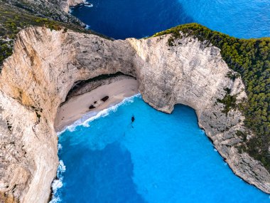 Yunanistan 'ın İyon Adaları' ndaki Zakynthos sahilindeki Navagio Plajı veya Batık Plajı