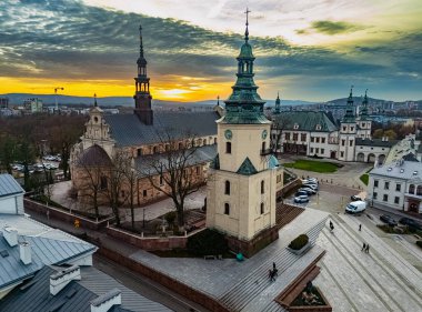 Kielce Katedrali ve Polonya 'nın Kielce kentindeki Krakow Piskoposları Sarayı' ndaki Ulusal Müze