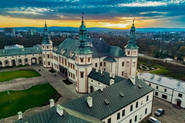 Polonya 'nın Kielce kentindeki Krakow Piskoposları Sarayı' nda bulunan Ulusal Müze