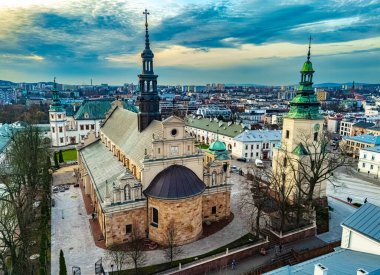 Kielce Katedrali ve Polonya 'nın Kielce kentindeki Krakow Piskoposları Sarayı' ndaki Ulusal Müze