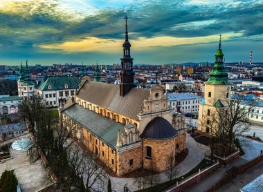 Kielce Katedrali ve Polonya 'nın Kielce kentindeki Krakow Piskoposları Sarayı' ndaki Ulusal Müze