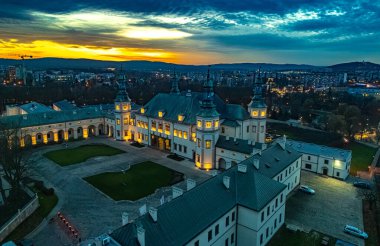 Polonya 'nın Kielce kentindeki Krakow Piskoposları Sarayı' nda bulunan Ulusal Müze