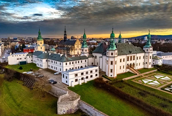 Polonya 'nın Kielce kentindeki Krakow Piskoposları Sarayı' nda bulunan Ulusal Müze