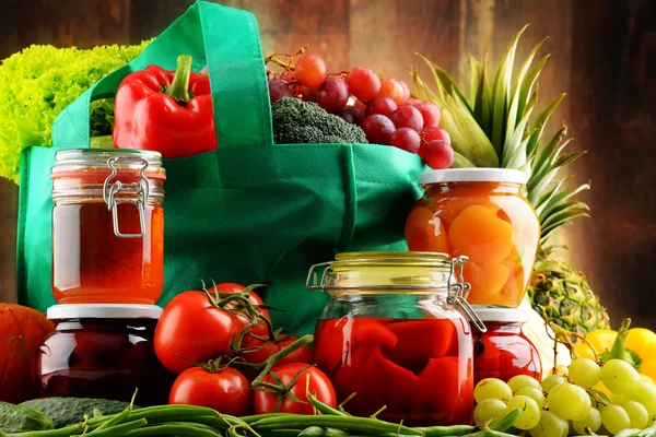 Bevásárló táska, és ökológiai élelmiszerek összetétele — Stock Fotó