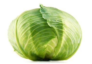 Beyaz arka planda izole edilmiş taze organik lahana kafası