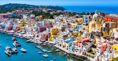 Procida Island, İtalya'nın Metropolitan City of Naples, Campania, İtalya'nın panoramik manzaralı.
