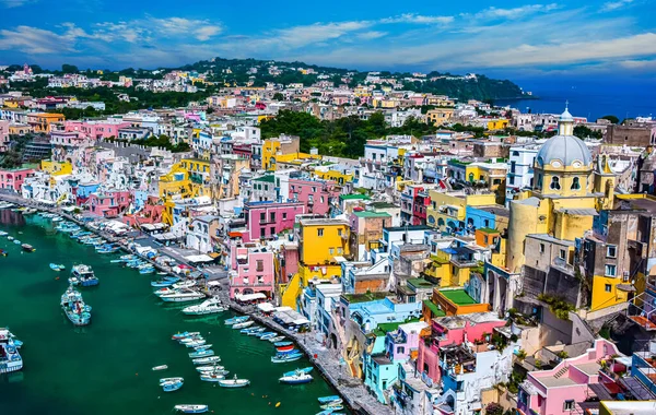 Procida Island, İtalya'nın Metropolitan City of Naples, Campania, İtalya'nın panoramik manzaralı.