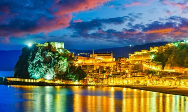 Reggio Calabria, İtalya ilinin Scilla şehir.