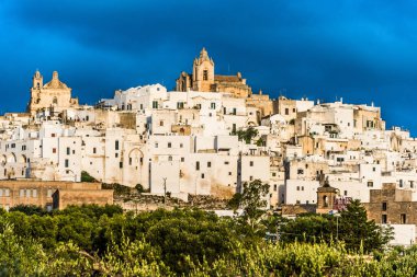 İtalya 'nın Brindisi ilindeki Ostuni' nin panoramik manzarası