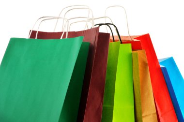beyaz arkaplanda izole edilmiş kağıt alışveriş torbaları