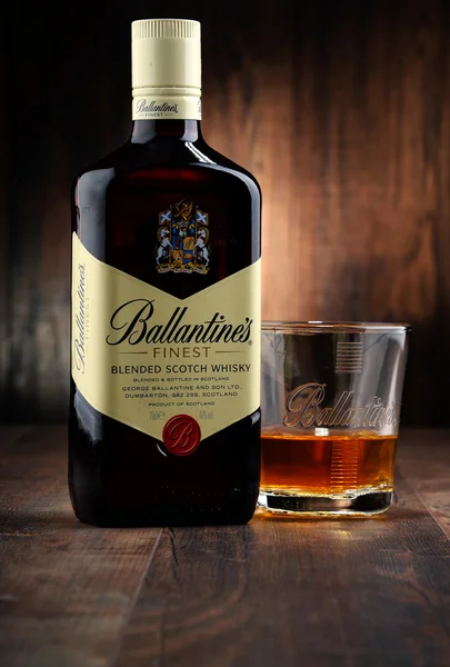 Botella de whisky escocés Ballantine — Foto de Stock