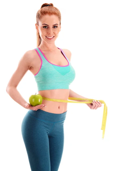 Mujer joven sosteniendo cinta métrica y manzana. pérdida de peso — Foto de Stock