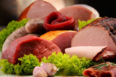 Salam ve sosis gibi et ürünleri